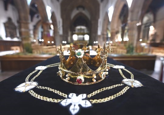 R3 Burial Crown