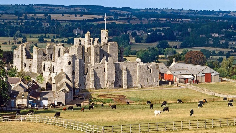 Middleham Castle